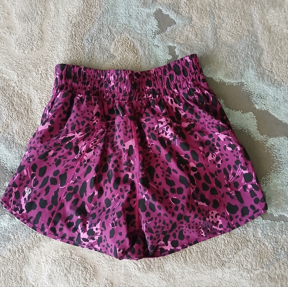 Lululemon Track That Mid-Rise Lined Short 5" - Picture 4 of 7